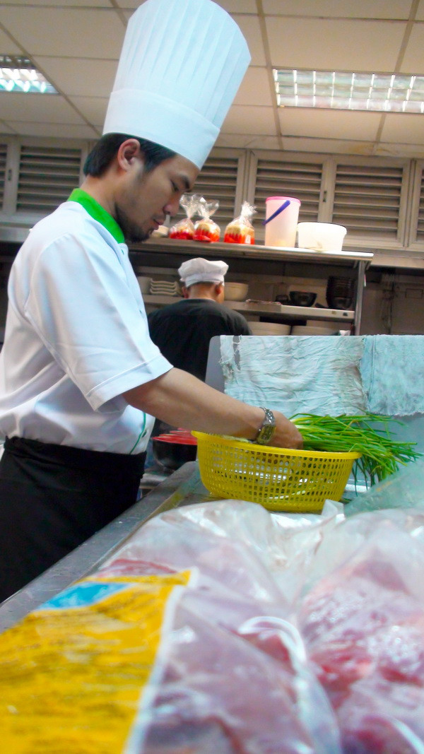 U19 Việt Nam thưởng thức phở Việt tại khách sạn hai sao Brunei ảnh 2