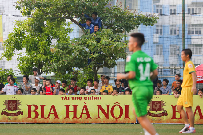 [Photo] Quốc Vượng tái xuất, Tuấn Hưng bại trận sân ‘phủi’ ảnh 12