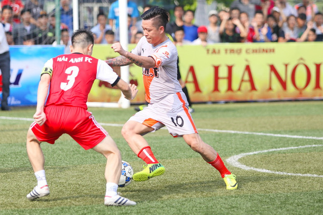 [Photo] Quốc Vượng tái xuất, Tuấn Hưng bại trận sân ‘phủi’ ảnh 2