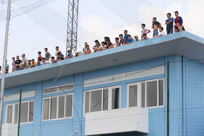 [Photo] Quốc Vượng tái xuất, Tuấn Hưng bại trận sân ‘phủi’ ảnh 10