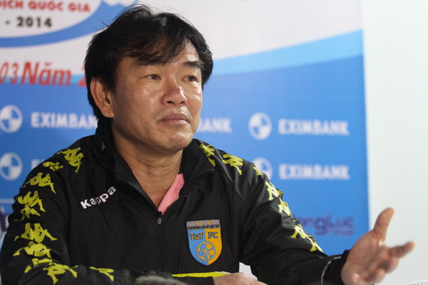 Ông Phan Thanh Hùng than thở về mặt sân Quảng Ninh ảnh 1