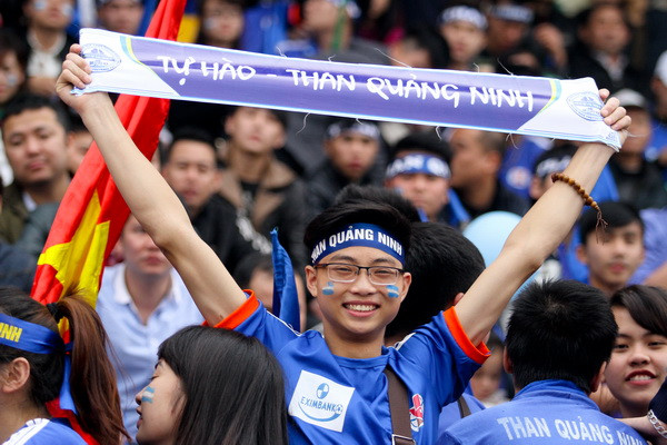 Chùm ảnh người trẻ Quảng Ninh “thắp sáng” sân Cẩm Phả ảnh 7