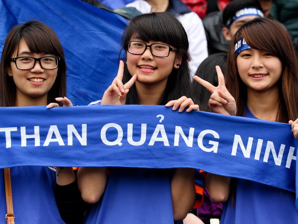 Chùm ảnh người trẻ Quảng Ninh “thắp sáng” sân Cẩm Phả ảnh 1