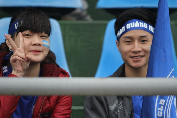 Chùm ảnh người trẻ Quảng Ninh “thắp sáng” sân Cẩm Phả ảnh 4