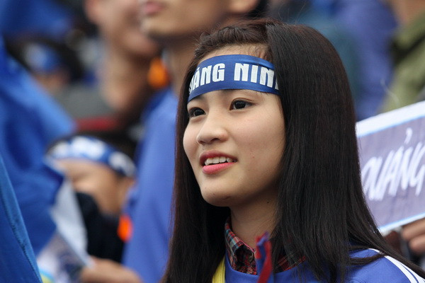 Chùm ảnh người trẻ Quảng Ninh “thắp sáng” sân Cẩm Phả ảnh 9