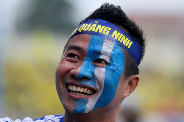 Chùm ảnh người trẻ Quảng Ninh “thắp sáng” sân Cẩm Phả ảnh 5