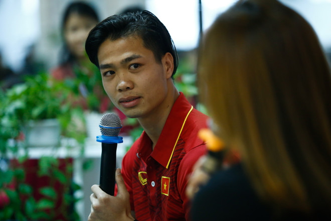 Công Phượng: Nhìn sân cỏ V-League đã thấy không muốn đá ảnh 1