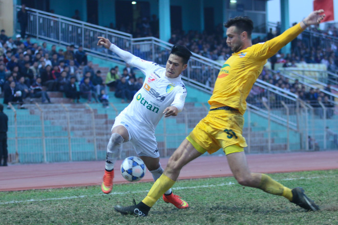 [Photo] HLV Vũ Quang Bảo chỉ mặt Gonzalo, Thanh Hóa thắng ngược á quân ảnh 8