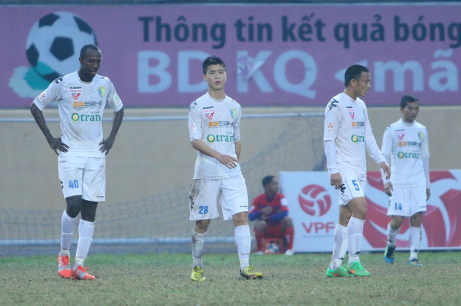 [Photo] HLV Vũ Quang Bảo chỉ mặt Gonzalo, Thanh Hóa thắng ngược á quân ảnh 1