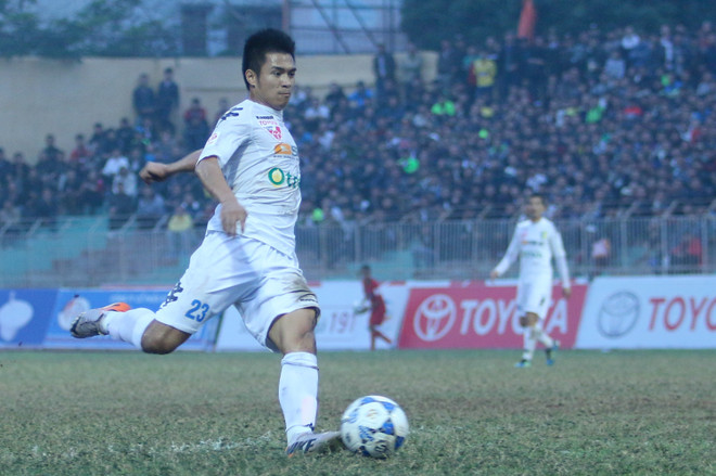 [Photo] HLV Vũ Quang Bảo chỉ mặt Gonzalo, Thanh Hóa thắng ngược á quân ảnh 12