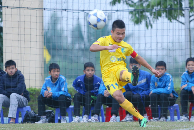 Sao U19 Việt Nam rực sáng, nhà vô địch vẫn lâm nguy ảnh 1