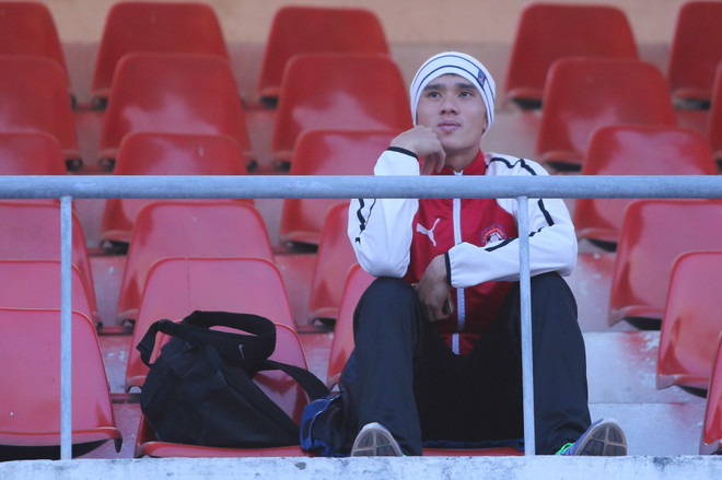 Trung vệ đội tuyển Việt Nam lỡ cơ hội đối đầu Công Phượng ảnh 1