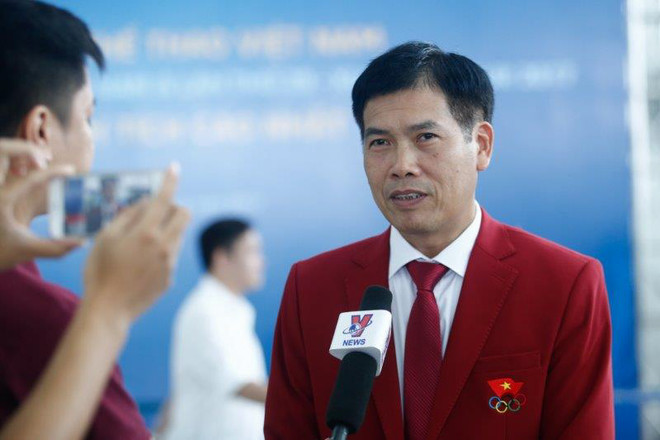 Tuyển thủ Việt hồn nhiên "hút" sữa trước giờ bay dự SEA Games ảnh 3