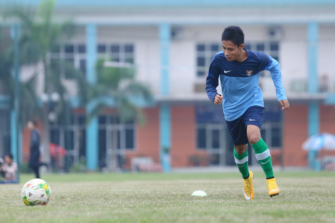 HLV Alfred Riedl: Lên báo mỗi ngày làm U19 Việt Nam phát điên ảnh 2