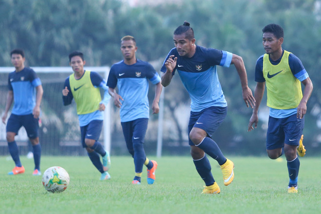 HLV Alfred Riedl ngại Công Vinh, đánh giá cao Văn Quyết ảnh 2