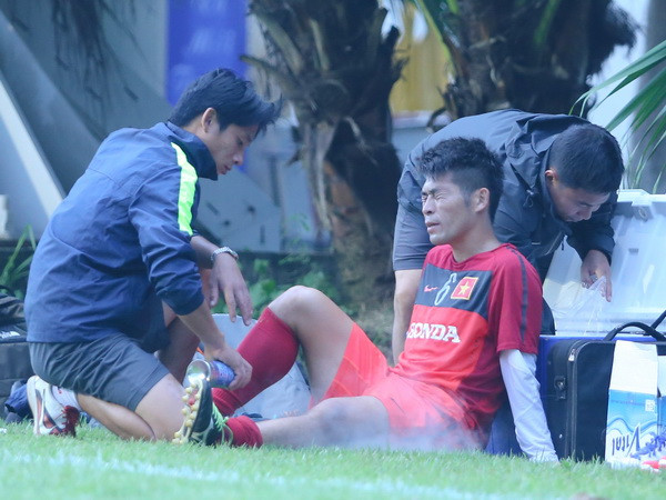 Minh Châu và Trọng Hoàng bị loại khỏi tuyển Việt Nam dự AFF Cup ảnh 1