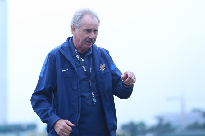 HLV Alfred Riedl: Lên báo mỗi ngày làm U19 Việt Nam phát điên ảnh 1