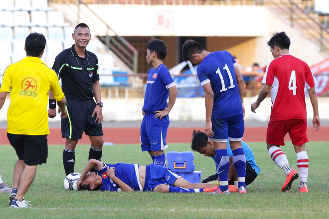 U19 Lào chơi thô bạo, Thanh Hậu dính chấn thương nặng ảnh 3