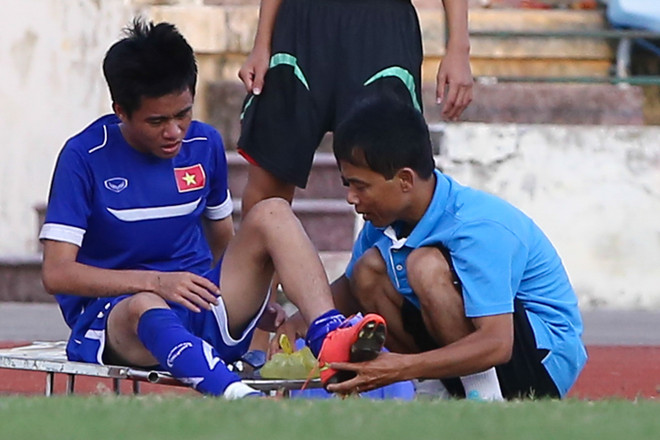 U19 Lào chơi thô bạo, Thanh Hậu dính chấn thương nặng ảnh 4