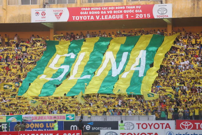 [Photo] “Fan” Sông Lam Nghệ An nhuộm vàng sân Hàng Đẫy ảnh 1