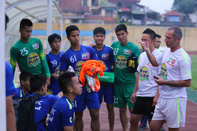 Tài năng trẻ Hoàng Anh Gia Lai không đủ trình độ chơi ở giải Lào ảnh 2