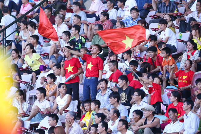 U19 Việt Nam xúc động vì “fan” cuồng Hà Nam tặng nước ngọt ảnh 4