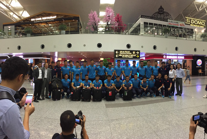 Diện bảnh bao, thày trò Hoàng Anh Tuấn lên đường sang Đức tập huấn ảnh 9