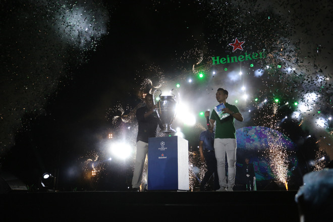 Hàng nghìn cổ động viên Thủ đô cuồng nhiệt với Clarence Seedorf ảnh 5