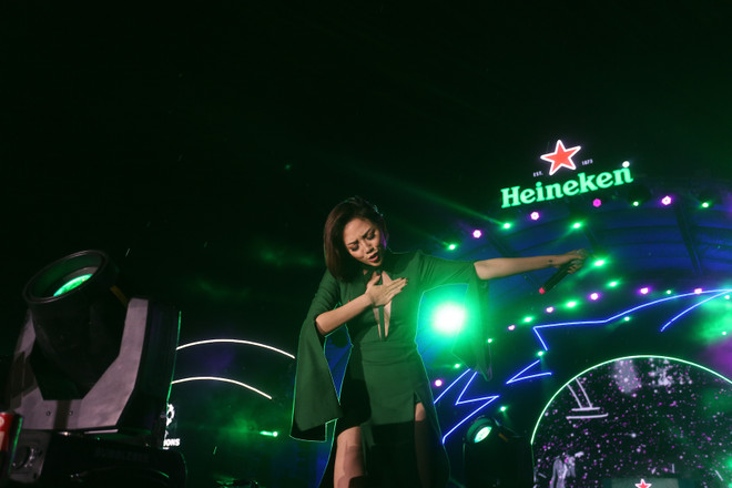 Hàng nghìn cổ động viên Thủ đô cuồng nhiệt với Clarence Seedorf ảnh 8