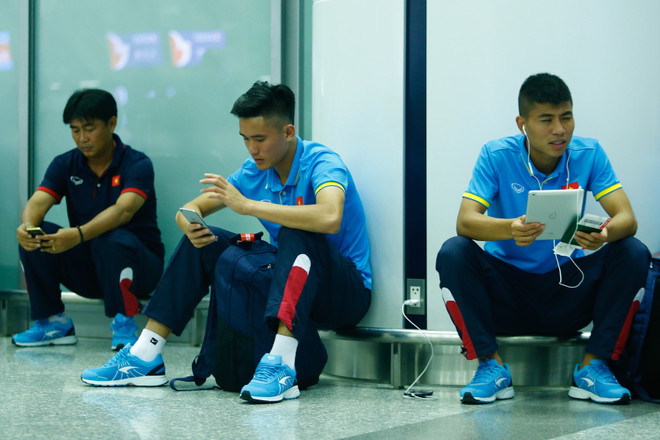 Diện bảnh bao, thày trò Hoàng Anh Tuấn lên đường sang Đức tập huấn ảnh 7