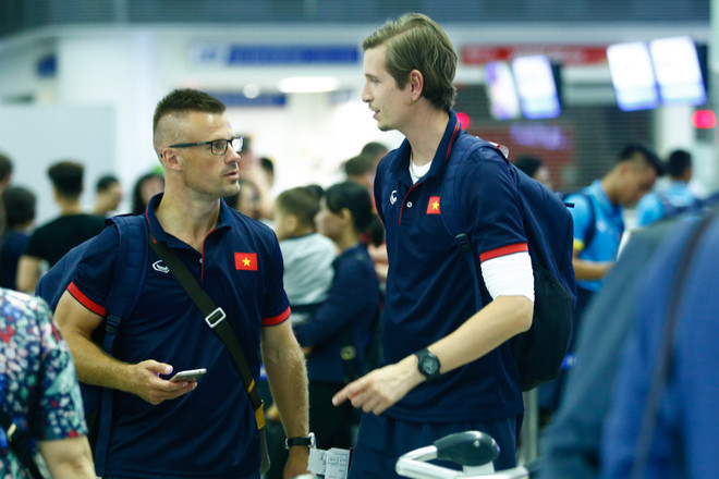 Diện bảnh bao, thày trò Hoàng Anh Tuấn lên đường sang Đức tập huấn ảnh 6