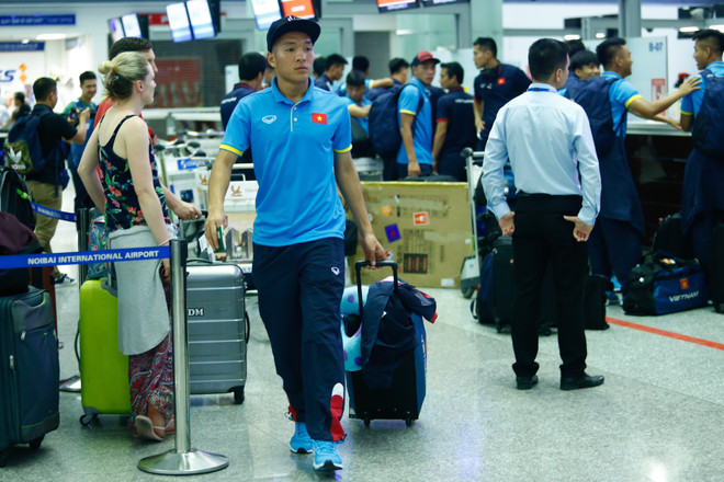 Diện bảnh bao, thày trò Hoàng Anh Tuấn lên đường sang Đức tập huấn ảnh 2