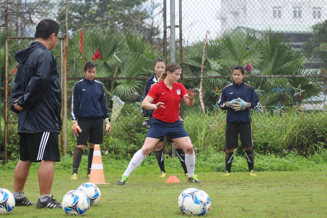 “Sứ giả thể thao” vô địch World Cup hào hứng với cầu thủ nữ Việt Nam ảnh 7