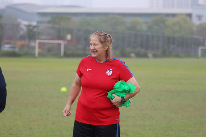 “Sứ giả thể thao” vô địch World Cup hào hứng với cầu thủ nữ Việt Nam ảnh 2