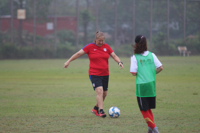 “Sứ giả thể thao” vô địch World Cup hào hứng với cầu thủ nữ Việt Nam ảnh 3