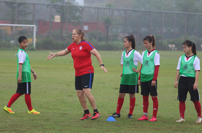“Sứ giả thể thao” vô địch World Cup hào hứng với cầu thủ nữ Việt Nam ảnh 1