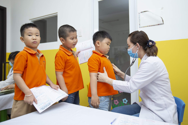 Cùng với sự đồng hành của Chương trình Sữa học đường, tỷ lệ suy dinh dưỡng trẻ em đã giảm nhanh và bền vững. (Ảnh: CTV) Chương trình Sữa học đường - 'Trăm nghe không bằng mắt thấy' ảnh 2