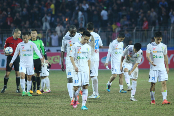 Á quân V-League bất lực trước "xe bus hai tầng" ở Khánh Hòa ảnh 1