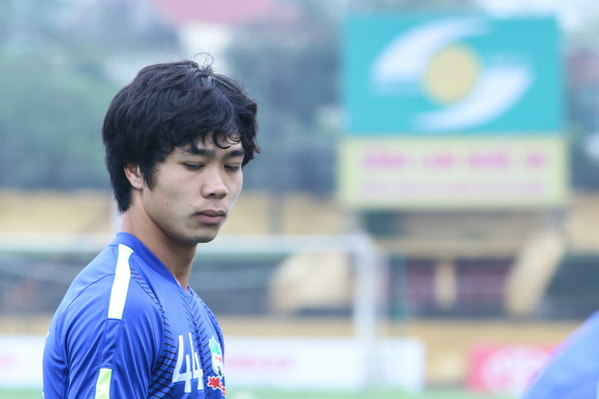 Đại chiến trên thánh địa Vinh: Công Phượng đối mặt Mạnh Hùng ảnh 1