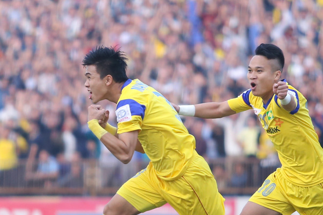 [Photo] Mạnh Hùng “bắt chết” Công Phượng, Ngọc Hải áp đảo Tuấn Anh ảnh 5