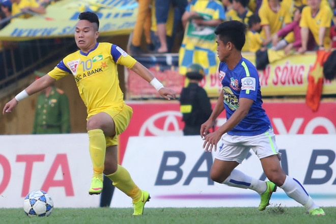 [Photo] Mạnh Hùng “bắt chết” Công Phượng, Ngọc Hải áp đảo Tuấn Anh ảnh 6