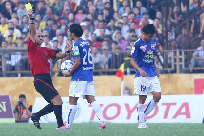 [Photo] Mạnh Hùng “bắt chết” Công Phượng, Ngọc Hải áp đảo Tuấn Anh ảnh 11