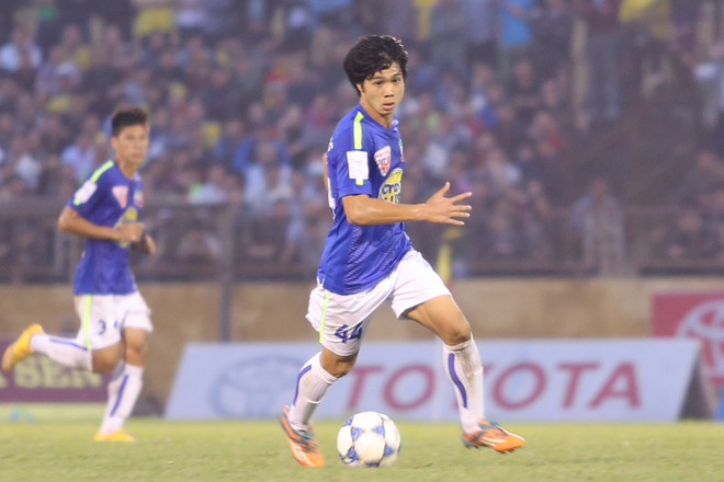 [Photo] Mạnh Hùng “bắt chết” Công Phượng, Ngọc Hải áp đảo Tuấn Anh ảnh 16