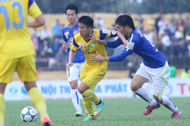 [Photo] Mạnh Hùng “bắt chết” Công Phượng, Ngọc Hải áp đảo Tuấn Anh ảnh 9