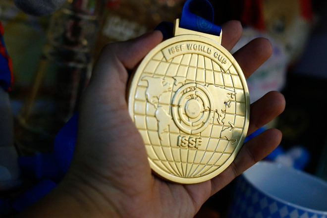 [Photo] Cận cảnh ngăn tủ nhỏ đầy vinh quang của Hoàng Xuân Vinh ảnh 5