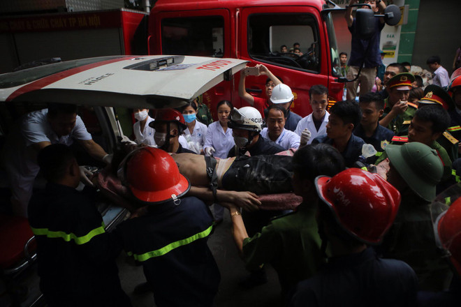 Hà Nội: Giải cứu thêm một nạn nhân trong vụ sập nhà ở Cửa Bắc ảnh 4