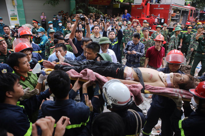Hà Nội: Giải cứu thêm một nạn nhân trong vụ sập nhà ở Cửa Bắc ảnh 2