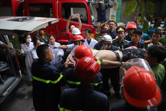 Hà Nội: Giải cứu thêm một nạn nhân trong vụ sập nhà ở Cửa Bắc ảnh 3