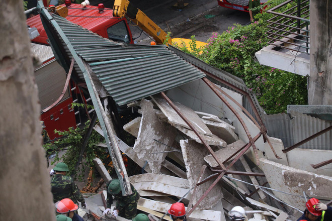 [Photo] Đống đổ nát của ngôi nhà 4 tầng, chôn 5 người tại Cửa Bắc ảnh 5