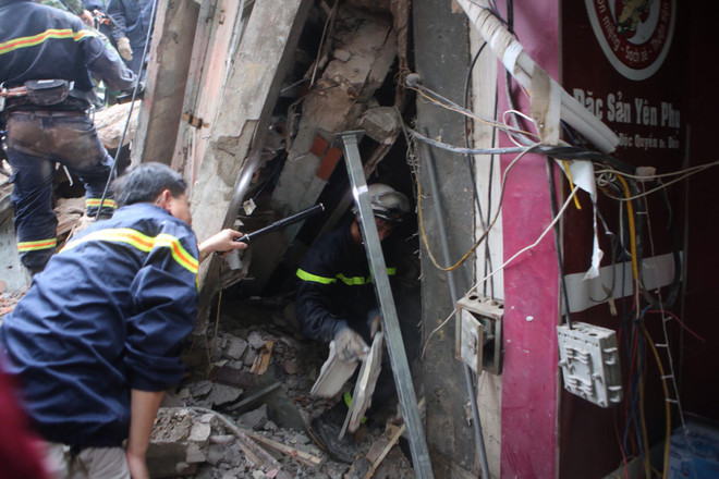 [Photo] Đống đổ nát của ngôi nhà 4 tầng, chôn 5 người tại Cửa Bắc ảnh 4